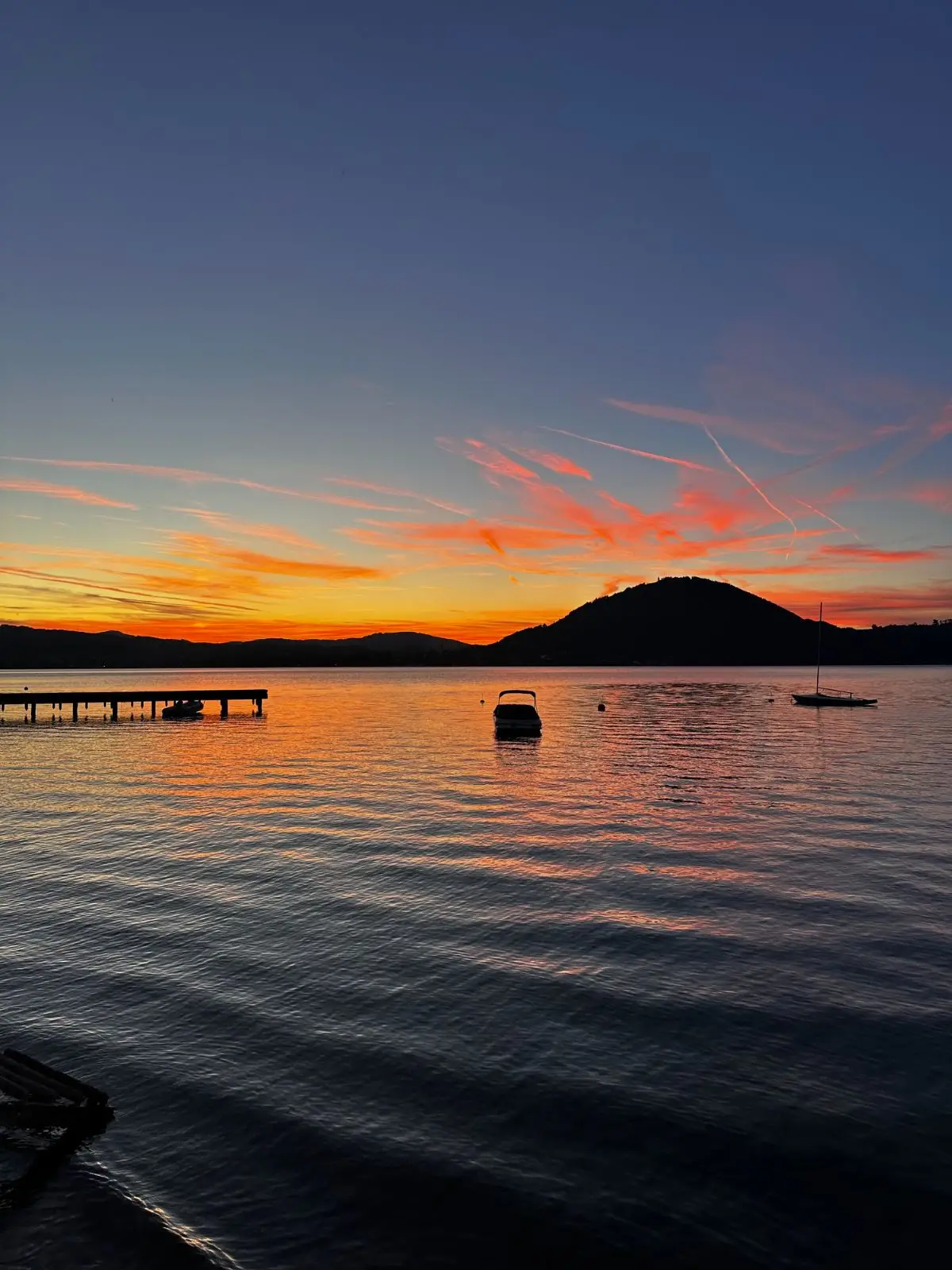 Sonnenuntergang am Attersee, dem Ziel des ersten Tages.